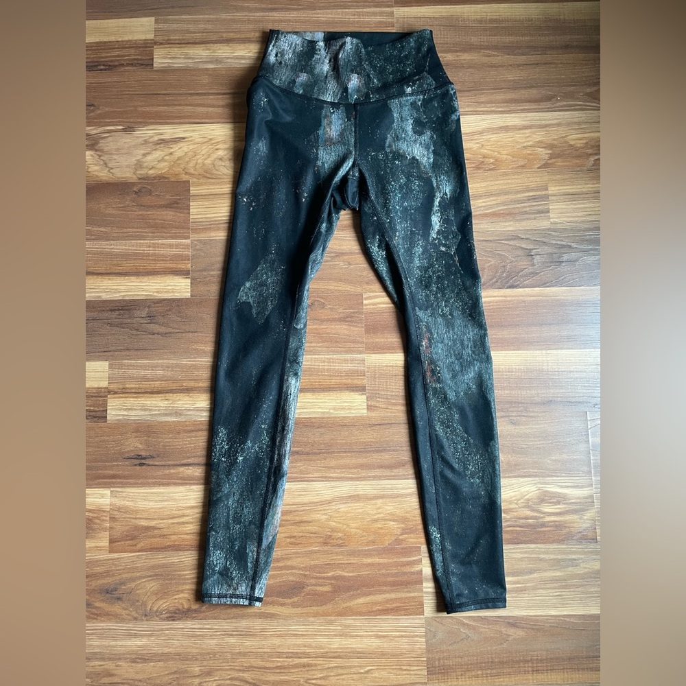 Alo Yoga High Waist Black Green Camo Air Brush Leggings Sz XS